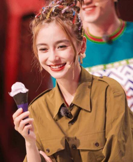 Angelababy画的冰墩墩引发热议，网友对其作品有何评价？