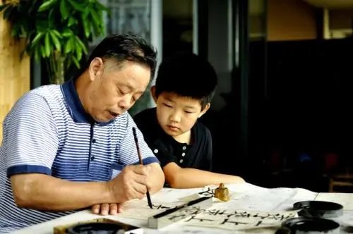 姜昆称师徒不要形成依附关系，你赞同这个观点吗？