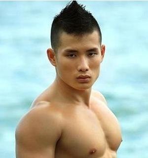 我是特种兵2上的察猜是什么脸型 他的发型是什么