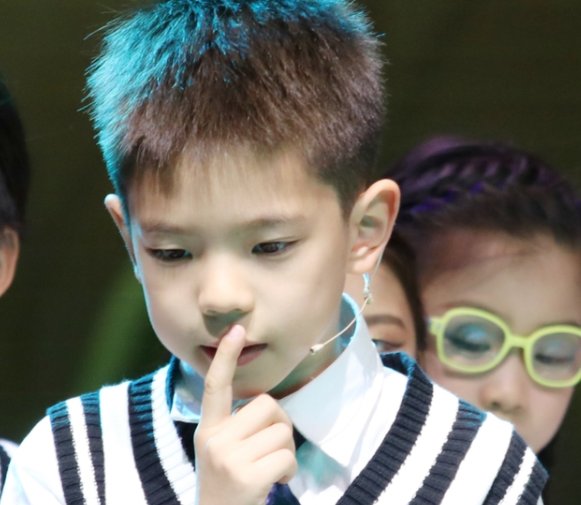 7岁嗯哼参与歌词创作，你认为他有才华吗？