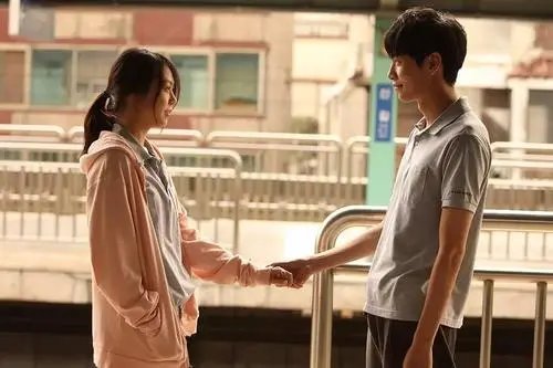 身高一米五的北电大学生被曝劈腿多人,究竟是怎么回事?