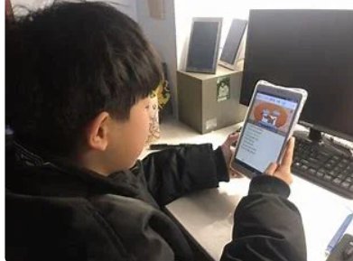 男孩反复录作业,崩溃大哭又抹泪坚持,该如何看待男孩的行为呢?