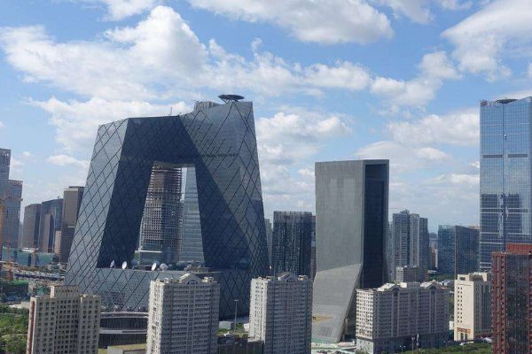 从乌鲁木齐坐飞机到北京需要多长时间？