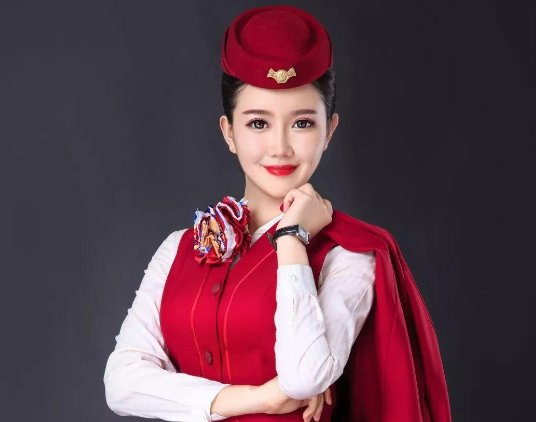 女子不化妆上班被领导说邋遢,上班必须化妆吗?