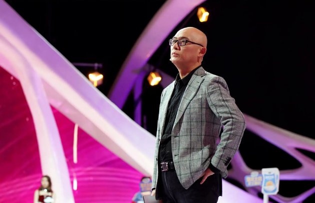 往前一步是幸福,退后一步是孤独歌词是什么意思