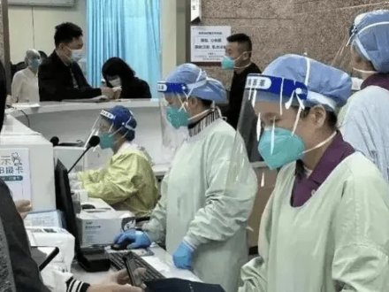 医护：现在是防医疗挤兑关键时刻，如何防范出现医疗挤兑的情况？