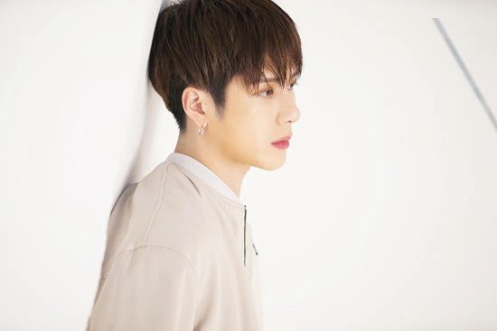 王嘉尔是出于什么原因要向卫生纸做告白?