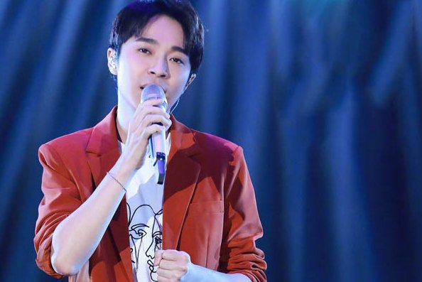 吴青峰和很多女艺人关系都很好，他有女朋友吗？