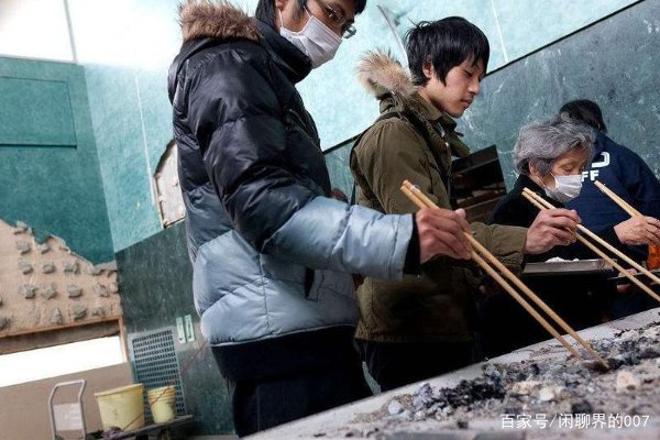 火葬场给家属的骨灰，怎么确认到底是不是亲人的骨灰？