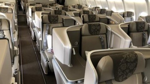 东方航空发布真空乘遇到假空乘视频,视频中假空乘有哪些地方不合理?