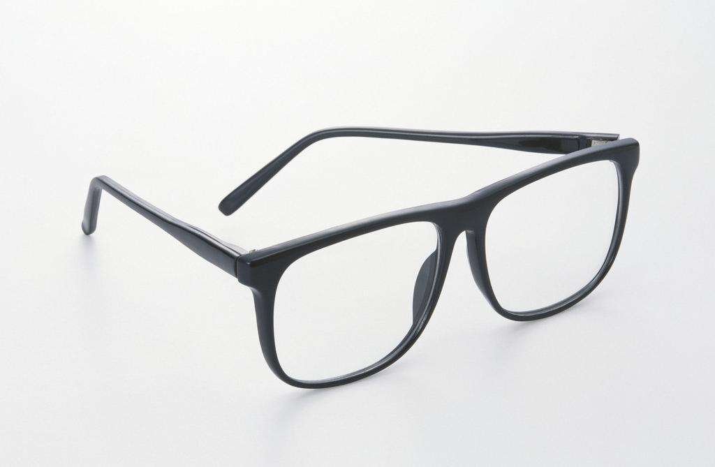 明月镜片成本6元,为何能卖上百元?