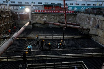 振捣混凝土的基本要求和振捣时间是如何规定的？