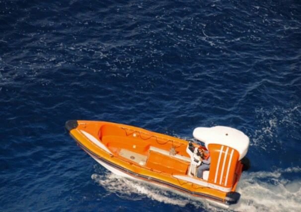 一艘载有中国公民船只倾覆，23人下落不明！造成此事故的原因是什么？