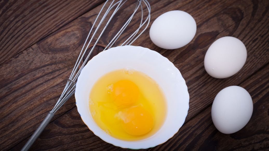 鸡蛋在鸡肚子里没有任何连接,那么它是如何变大的?