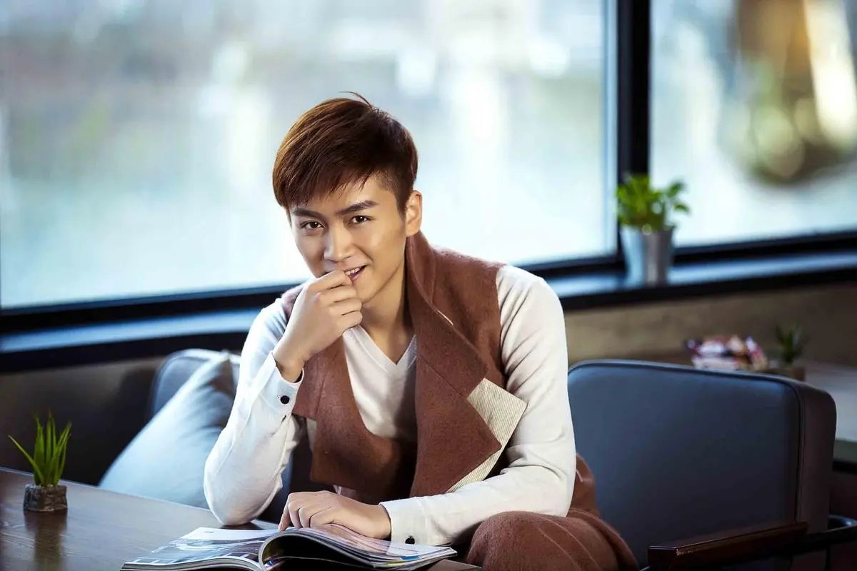 陈晓微博在线回复网友评论,私下生活中他的性格是怎样的?