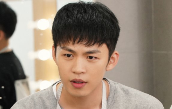 米邵飞是谁演的