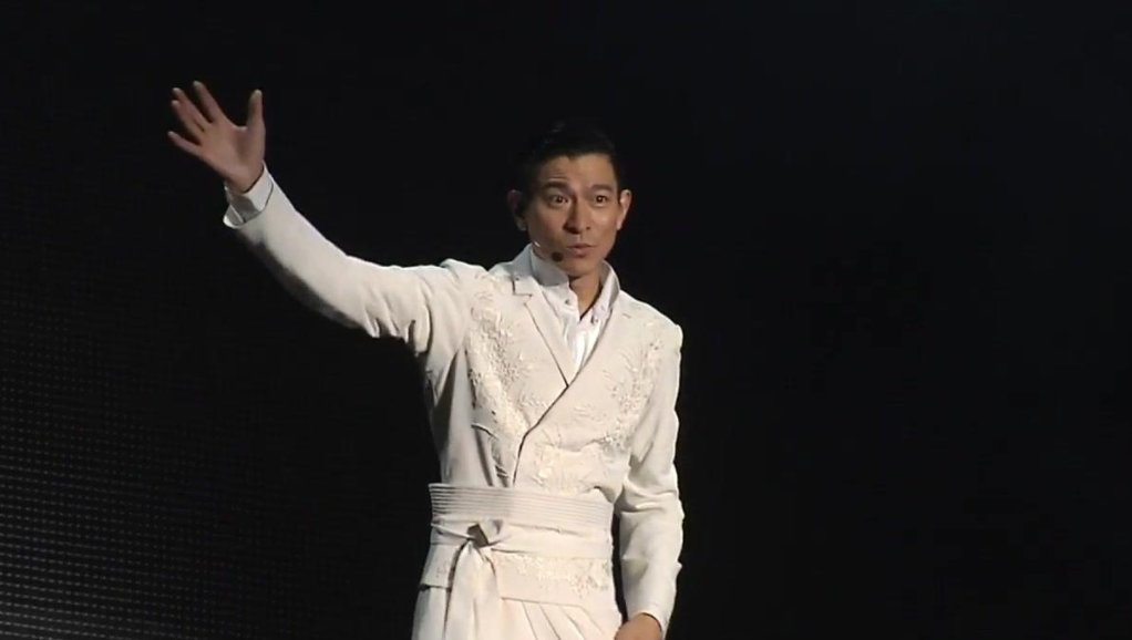 梅艳芳告别演唱会刘德华唱的什么歌