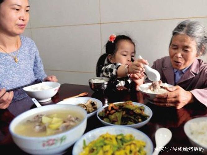 老公去世一年,儿子连团圆饭都不跟我吃却要我帮他看孩子,我该怎么办?