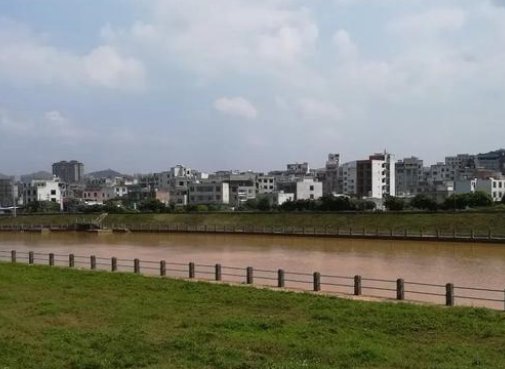 广西75岁老人将14岁女孩杀害，警方通报惹争议，案发的原因有哪些？