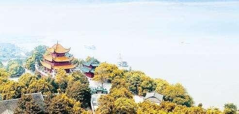 岳阳楼记中，表达作者旷达胸襟的诗句是？迁客骚人因物而悲的句子是？迁客骚人因物而喜的句子是？