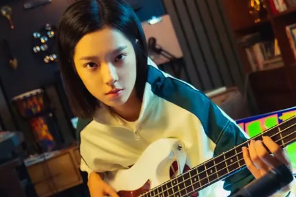 同样都是姚晨主演，为什么《都挺好》能赢得好评而《摇滚狂花》却被痛批呢？