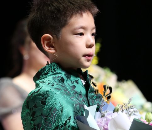 7岁嗯哼参与歌词创作，你认为他有才华吗？