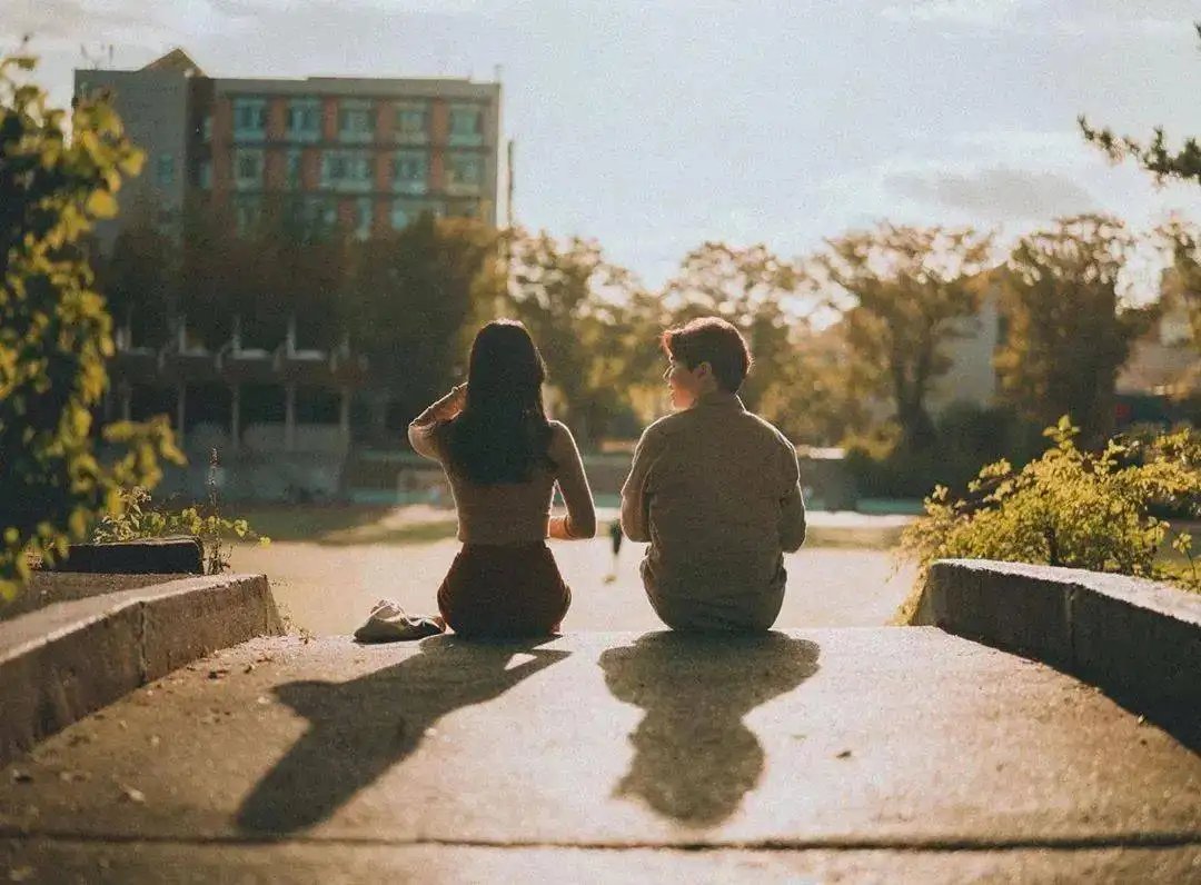 女生主动说我们一起试试吧，是什么意思？