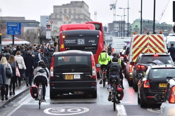 伦敦公交系统工人大罢工，交通几近瘫痪，是什么原因造成的？