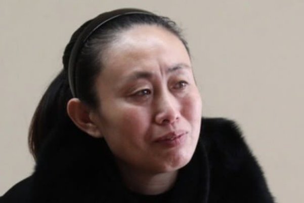 江歌妈妈和坠崖孕妇是如何从受害者成为带货者的？
