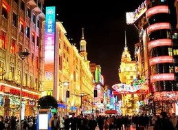 上海一小区解封居民春游式购物，居民有限有序外出，当地疫情情况如何了？