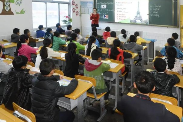 一衣带水猜一生肖