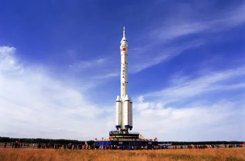 请问神舟五号的航天员在太空呆了多久？