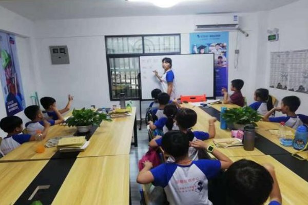 和颜悦色的地什么填空