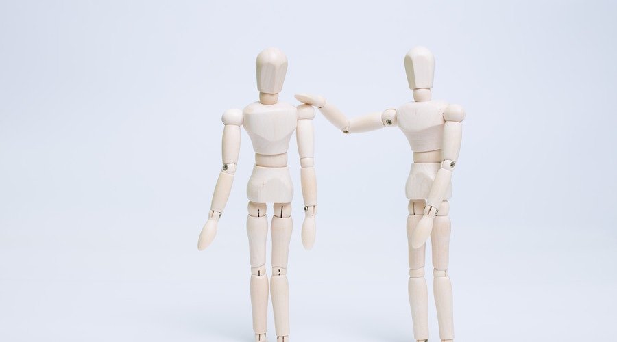 爸爸出车祸永远的离开了我们，他才49岁，妈妈很痛苦，我不知道该如何能让妈妈好起来，我也不知道该怎么