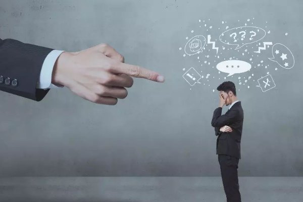 偶然听到领导对自己评价特别低，还有必要在这做下去吗，该怎么做？