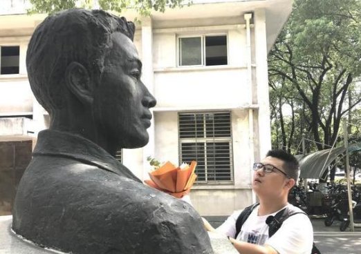 父亲因公殉职,儿子考入父亲母校!他是决定要继承父亲的遗志吗?