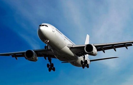 宋妍霏:我妈一个人坐飞机飞走了,你在坐飞机时遇到过哪些趣事?