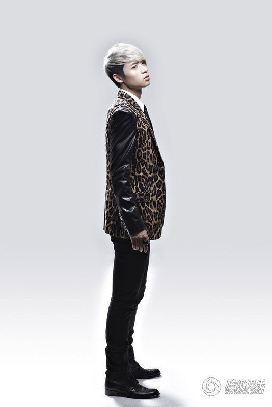 魏晨破晓MV银白色的发型图片 谁有啊