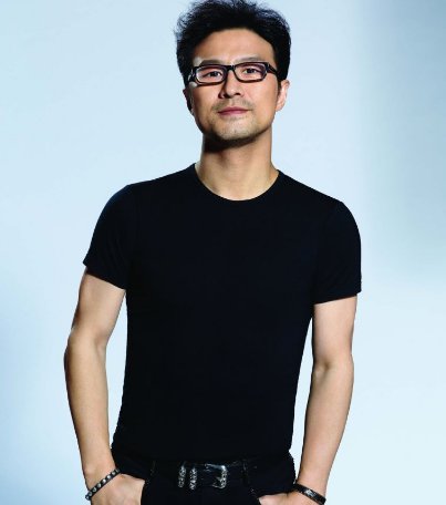 汪峰有一首歌词中有“也许有十年我不曾流泪，也许有十年我不曾安慰”是什么歌？