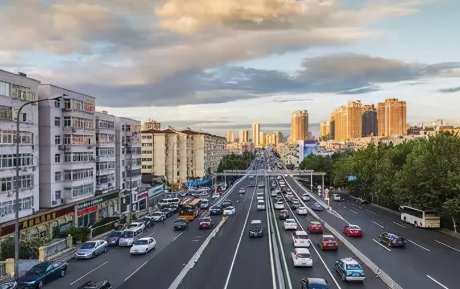 搜救员搜寻西安男童累到席地而睡，城市道路还存在哪些安全问题？