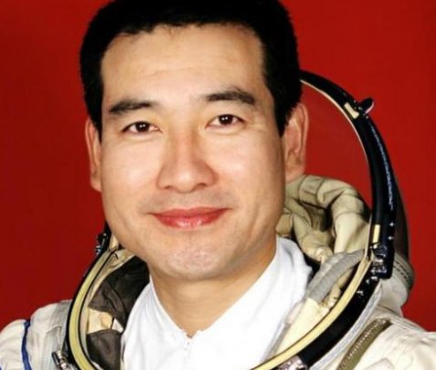 翟志刚一下没站稳，笑称“我飘了”，他到底有多搞笑？