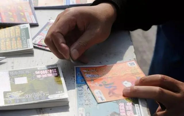 英国一对夫妻中奖8亿却不开心，他们在中奖之后都经历了什么？