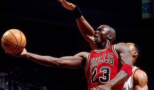 “三步上蓝”是哪种球类项目的动作