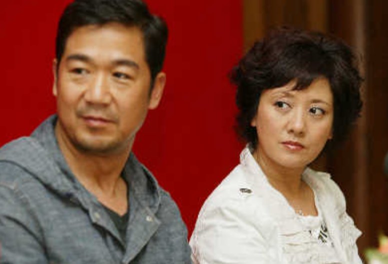 她是张默的生母，张国立的发妻，离婚31年后仍未嫁，如今怎么样了？