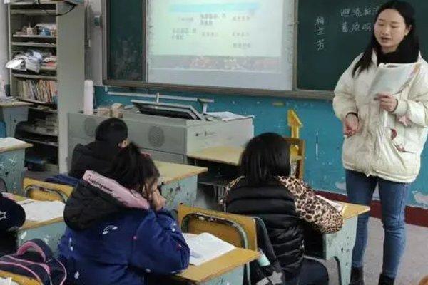 长沙过贾谊宅表面怜君实则自怜的句子是什么