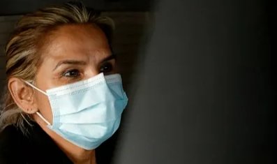 西媒：玻前临时总统阿涅斯狱中完成缝纫课程，她何时能出狱？