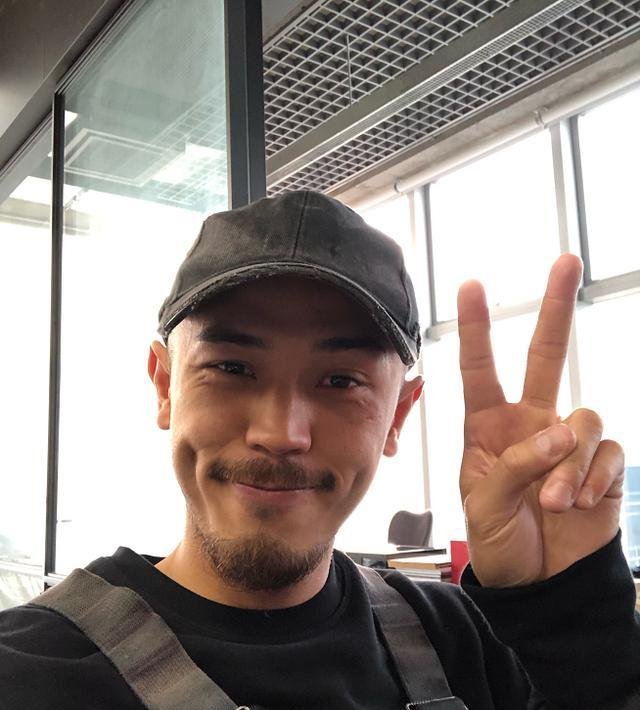 戏里不缺钱,戏外却当10年快递小哥的是娱乐圈哪位男星?