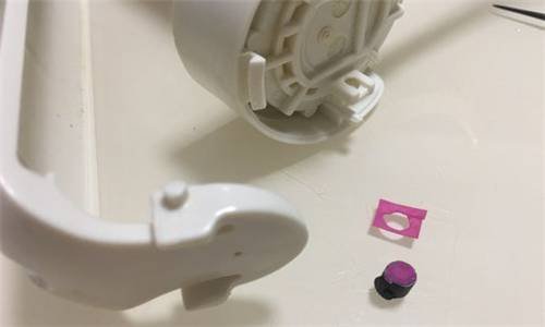 蹲便器水箱的水一直在蓄，淹过了渗水管，导致蹲便器一直流水，求高人指点 ，跪谢了~