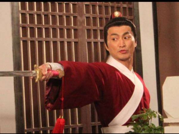 南侠展昭和北侠欧阳春、锦毛鼠白玉堂三人武功如何排名？