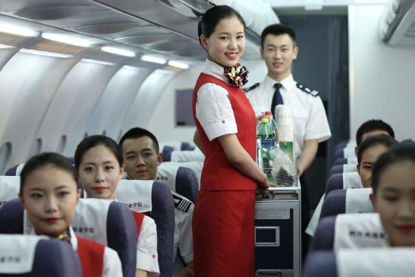 坐飞机是前面好还是后面好